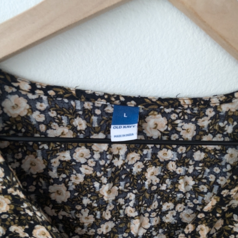 ❤️ Old Navy women's L floral button shirt shirred cuffs - Picture 2 of 4